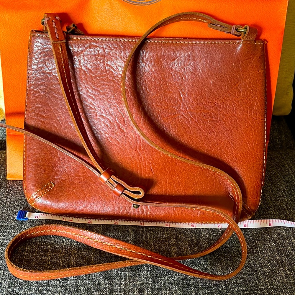 EUC Lucky brand Leather Crossbody / shoulder bag
